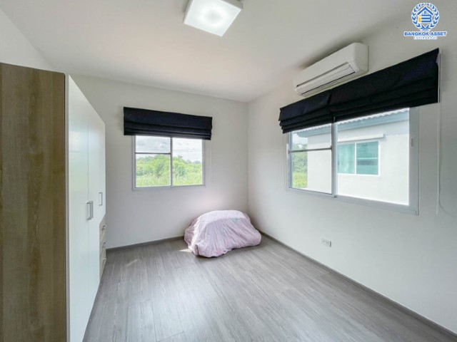 *****บ้านแฝดมือสองนนทบุรี แบรนด์ LH ม.อินนิซิโอ3 ปิ่นเกล้า-วงแหวน เนื้อที่ 38 ตร.ว. ฟังก์ชัน 3 ห้องนอน 3 ห้องน้ำ บ้านสวยพร้อมอยู่ พร้อมสาธารณูปโภคครบครัน บนทำเลเดินทางสะดวก เชื่อมต่อถนนกาญจนาภิเษก - ศาลายา ใกล้ทางด่วนศรีรัช ม.มหิดล และห้างฯ ชั้นนำมากมาย